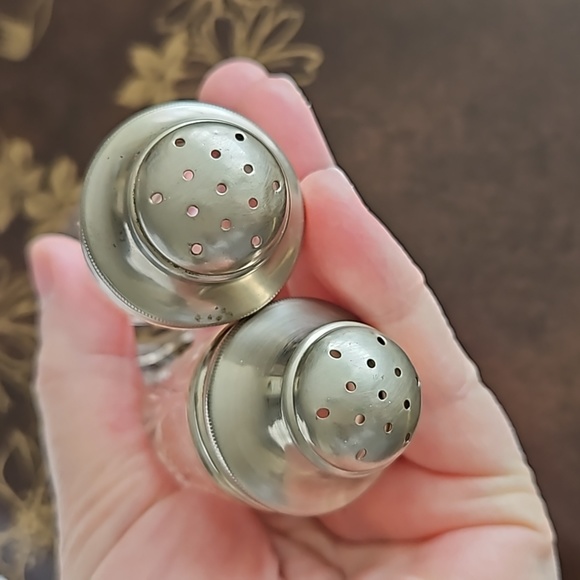 SOLD   Royal Lace Pattern Pink Depression Glass Salt and Pepper Shakers Set - Picture 8 of 9